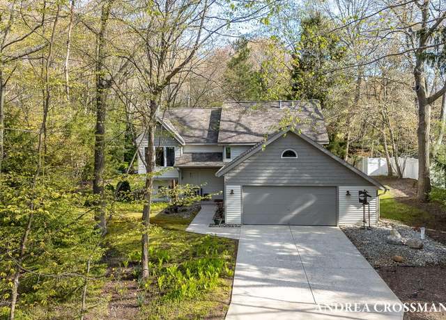 Property at 2333 Eagle Dr, Holland, MI 49424, 4 beds, 2 baths