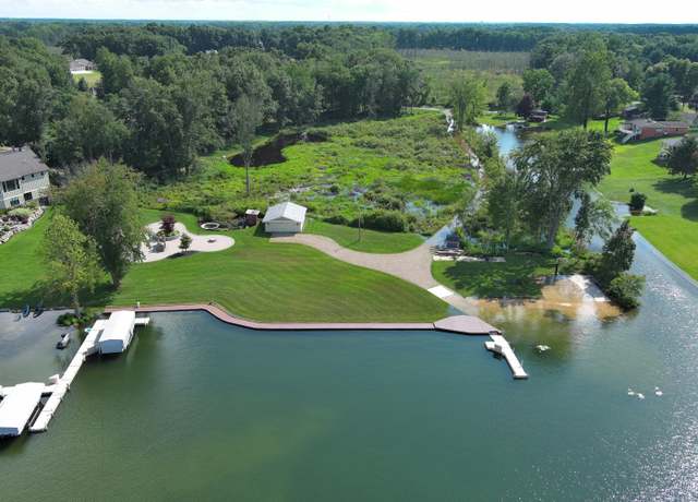 Property at 12284 Crowne Pointe Dr, Vicksburg, MI 49097