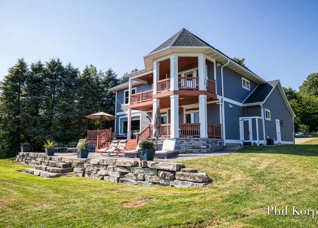 Property at 250 Shore Dr, Wayland, MI 49348, 4 beds, 3.5 baths