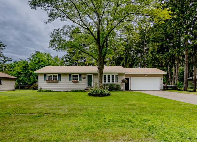 Property at 4027 Le Clare St, Muskegon, MI 49444, 3 beds, 2 baths