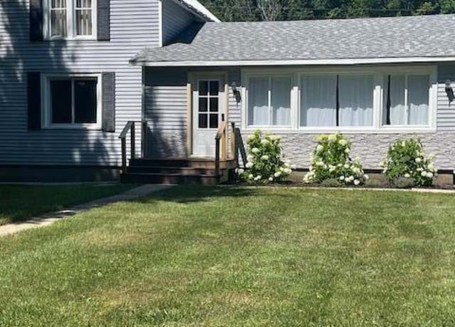 Property at 1076 38th St, Allegan, MI 49010, 3 beds, 1 bath
