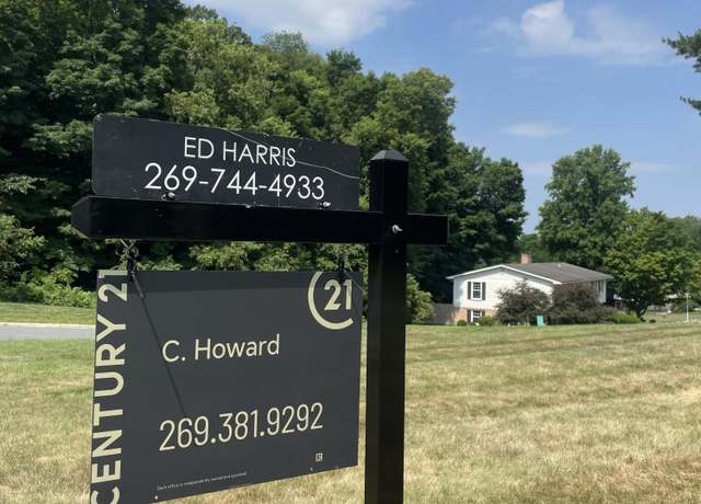 Property at 3706 Northview Dr, Kalamazoo, MI 49004, 5 beds, 3 baths