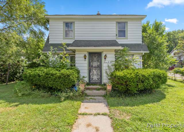 Property at 702 Charlotte Ave, Kalamazoo, MI 49048, 3 beds, 2.5 baths