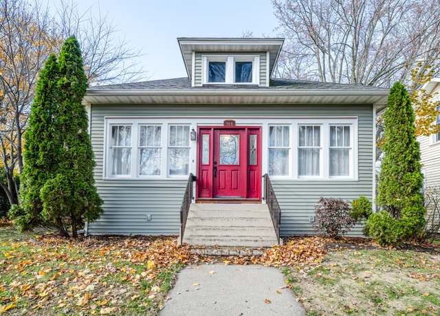 Property at 914 Court St, St. Joseph, MI 49085, 3 beds, 2 baths