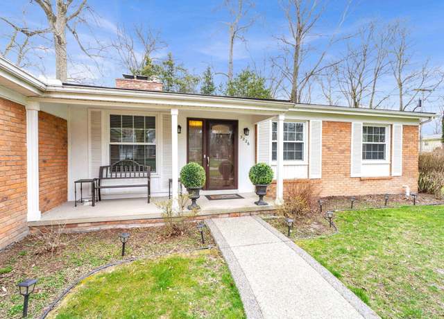 Property at 3226 Wendover Rd, Troy, MI 48084, 3 beds, 2.5 baths