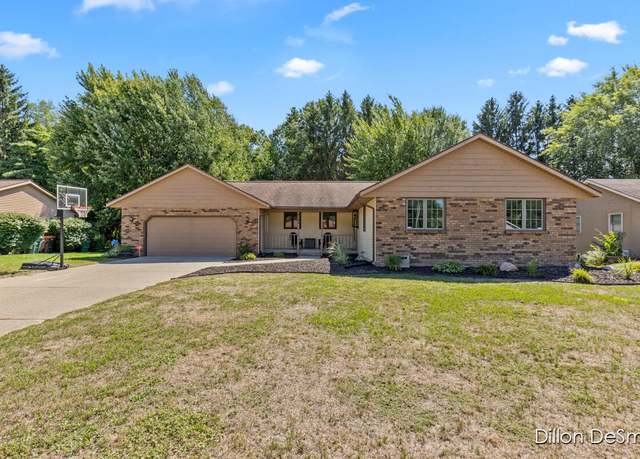 Property at 4742 Wellington St, Hudsonville, MI 49426, 4 beds, 2 baths