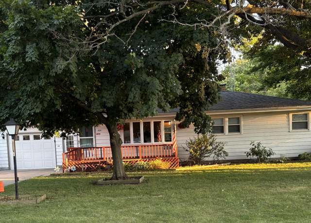 Property at 670 Marvin Ave, St. Joseph, MI 49085, 3 beds, 1.5 baths