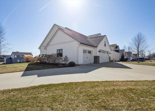 Property at 6610 Alward Dr, Hudsonville, MI 49426, 5 beds, 3.5 baths