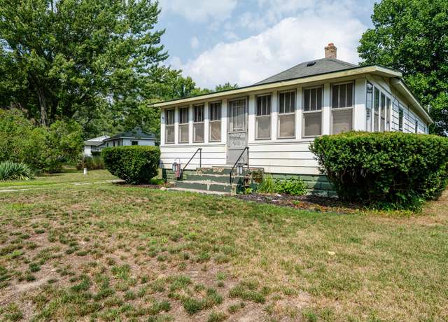 Property at 4109 Coloma Rd, Benton Harbor, MI 49022, 2 beds, 1 bath