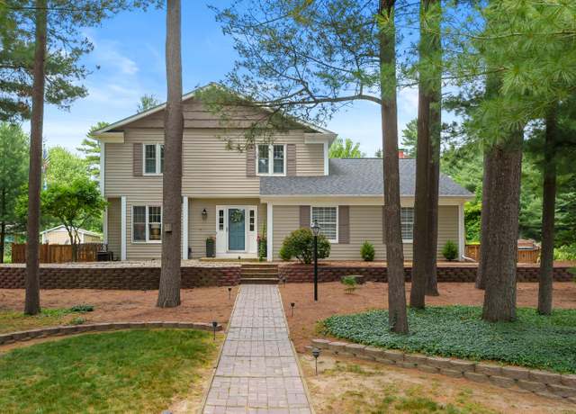 Property at 10174 Point O Woods Dr, Portage, MI 49002, 4 beds, 2.5 baths