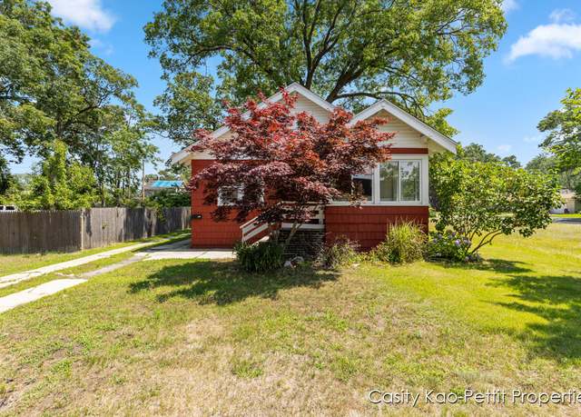 Property at 1848 Commerce St, Muskegon, MI 49441, 2 beds, 1.5 baths