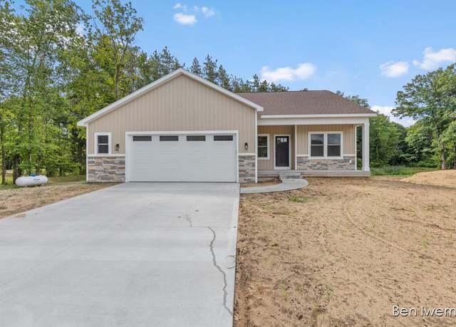 Property at 9026 Weston Dr, Coopersville, MI 49404, 4 beds, 3 baths
