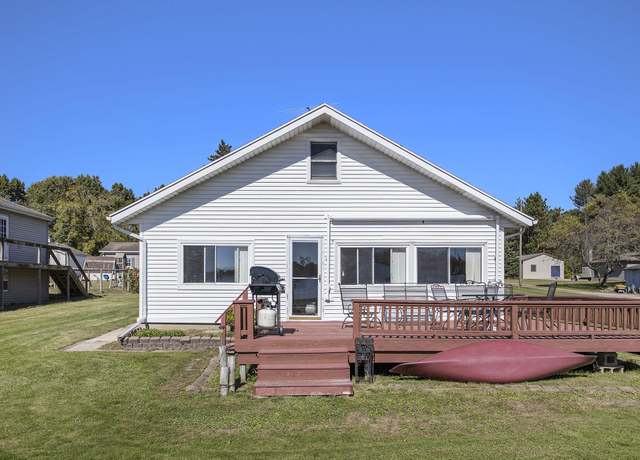 Property at 7902 N Indian Lake Dr, Scotts, MI 49088, 4 beds, 1.5 baths