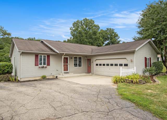 Property at 272 Fairway Ct, Plainwell, MI 49080, 3 beds, 3 baths