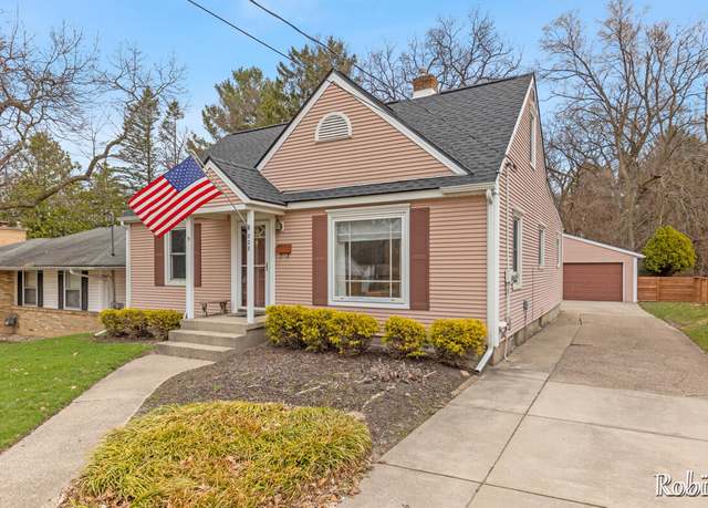 Property at 828 Bristol Ave NW, Grand Rapids, MI 49504, 4 beds, 2 baths