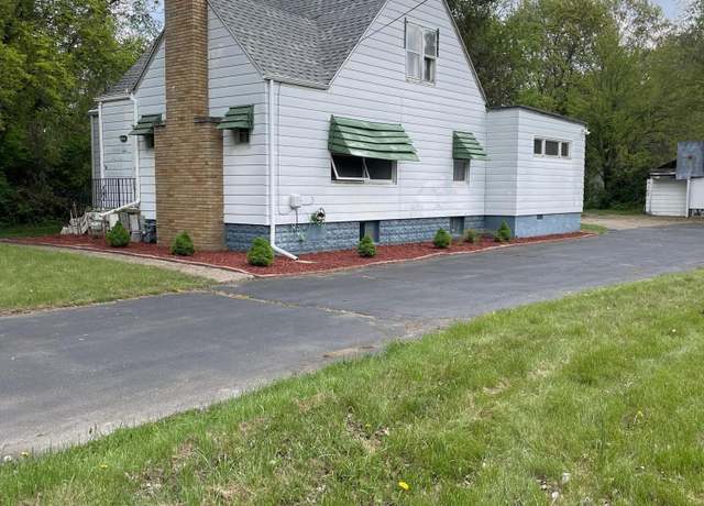 Property at 1549 Broadway, Benton Harbor, MI 49022, 4 beds, 2 baths