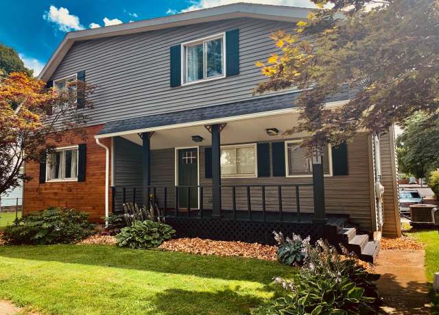 Property at 111 W 4th St, Buchanan, MI 49107, 3 beds, 2 baths