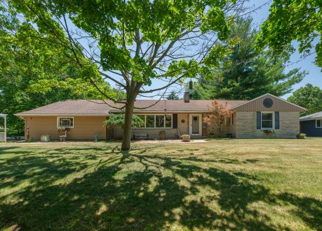 Property at 2805 Winchell Ave, Kalamazoo, MI 49008, 3 beds, 2.5 baths