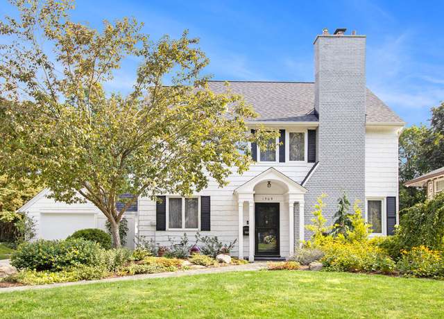 Property at 1509 Academy St, Kalamazoo, MI 49006, 4 beds, 1.5 baths