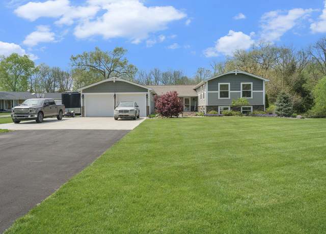 Property at 70348 Sunrise Dr, Edwardsburg, MI 49112, 5 beds, 3 baths