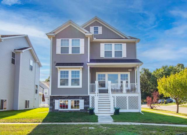 Property at 5122 Parkview Ln, South Haven, MI 49090, 3 beds, 2.5 baths