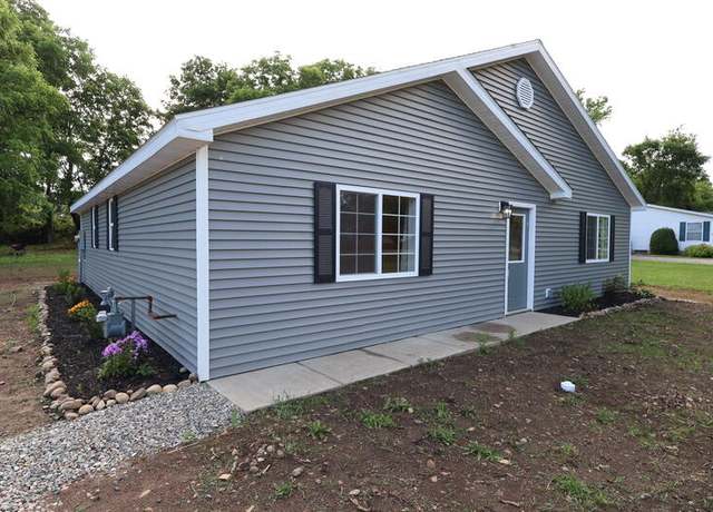 Property at 424 Doris St, Quincy, MI 49082, 3 beds, 2.5 baths