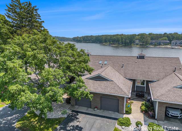 Property at 606 Edgewater Ct, Spring Lake, MI 49456, 2 beds, 2 baths
