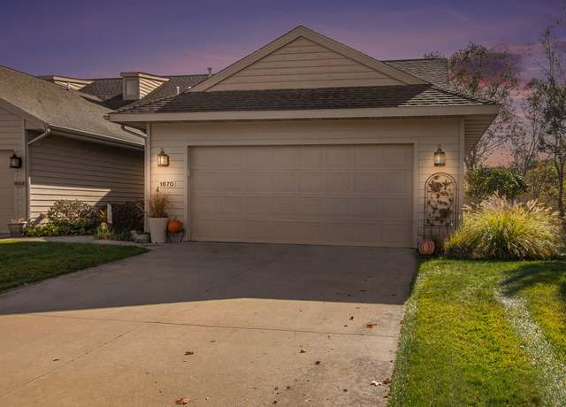 Property at 1670 E Harbour Towne Cir, Muskegon, MI 49441, 3 beds, 2.5 baths