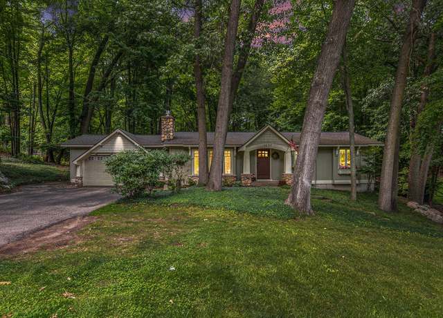 Property at 1637 Laraway Lake Dr SE, Grand Rapids, MI 49546, 5 beds, 2.5 baths