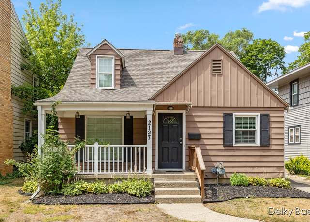 Property at 2127 Paris Ave SE, Grand Rapids, MI 49507, 3 beds, 1 bath