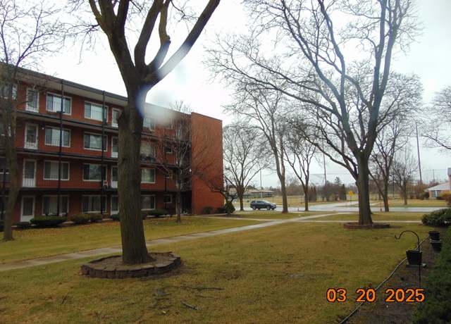 Property at 2915 W 13 Mile Rd #308, Royal Oak, MI 48073, 1 bed, 1 bath