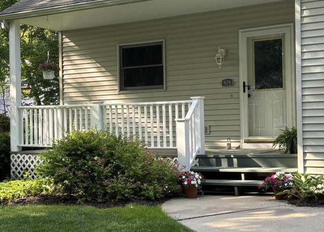 Property at 979 Maple Woods Dr, Saugatuck, MI 49453, 3 beds, 2.5 baths