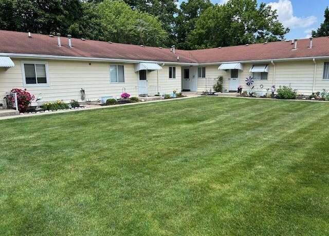 Property at 5897 Leisure South Dr, Kentwood, MI 49548, 2 beds, 2 baths