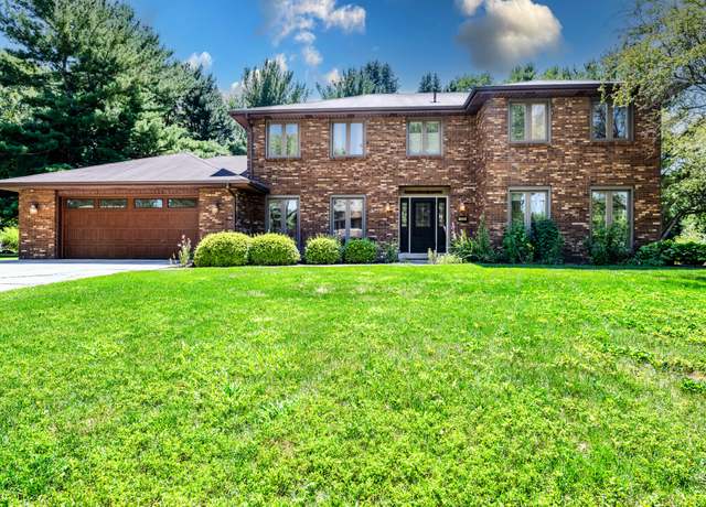 Property at 1200 Spur Dr, Saint Joseph, MI 49085, 5 beds, 3 baths