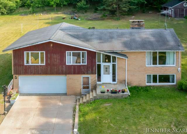 Property at 9546 Benham St NE, Cedar Springs, MI 49319, 4 beds, 2.5 baths