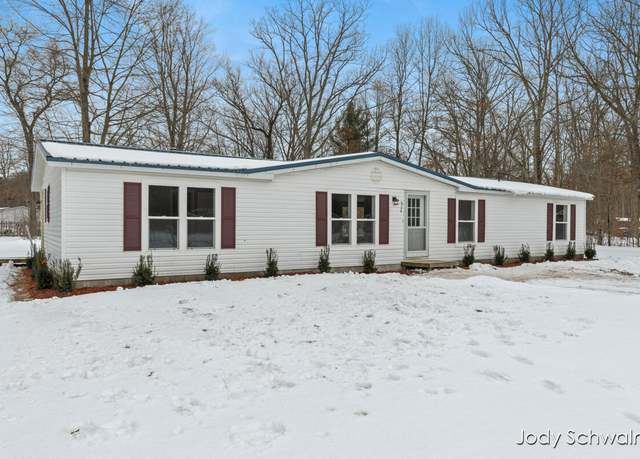 Property at 824 Nicholas Ave, White Cloud, MI 49349, 4 beds, 2 baths