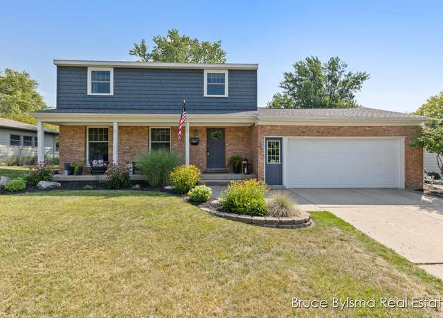 Property at 2212 Shawnee Dr SE, Grand Rapids, MI 49506, 4 beds, 2.5 baths