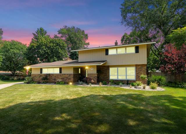 Property at 2711 Coachlite Ave, Portage, MI 49024, 4 beds, 2.5 baths
