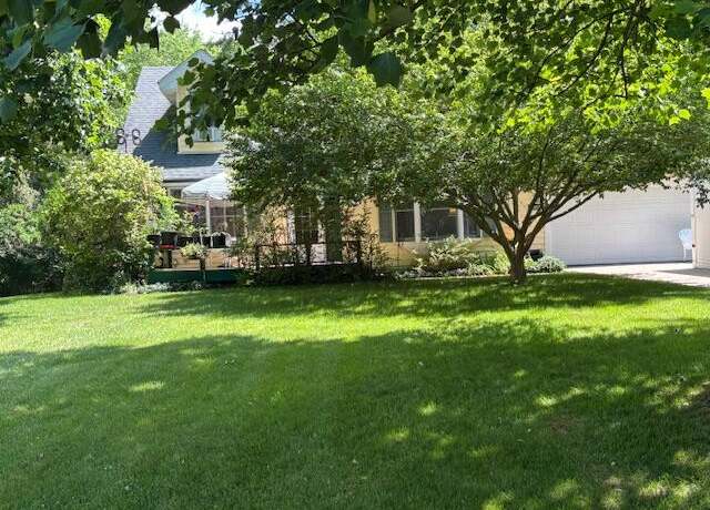 Property at 43618 Carla Dr, Paw Paw, MI 49079, 4 beds, 2.5 baths