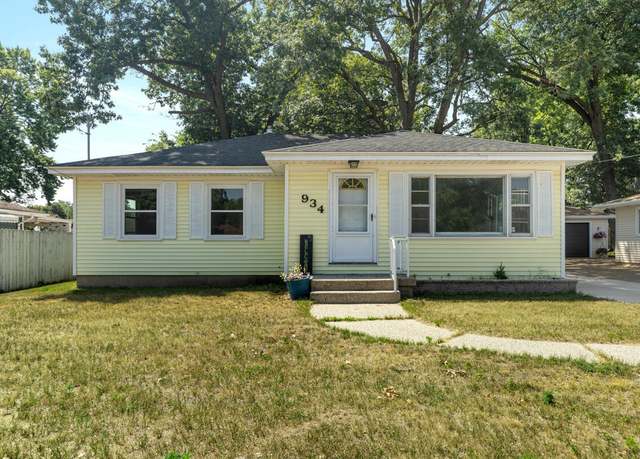 Property at 934 32nd St SW, Wyoming, MI 49509, 3 beds, 1 bath