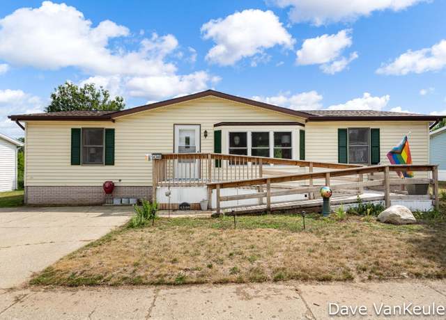 Property at 4340 Brookmere Dr SE, Grand Rapids, MI 49512, 3 beds, 2 baths