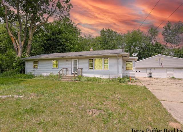 Property at 607 66th St SE, Grand Rapids, MI 49548, 3 beds, 1.5 baths