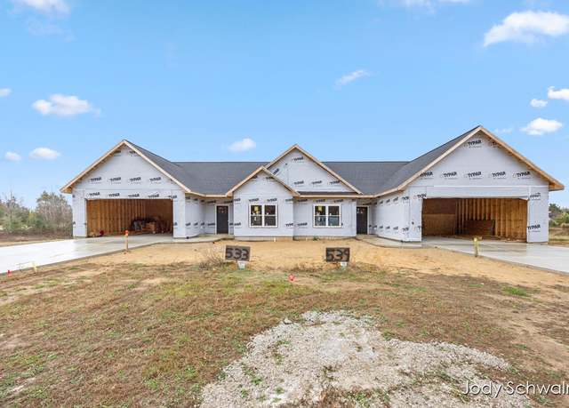 Property at 539 Pineview Dr, Belding, MI 48809, 2 beds, 2 baths