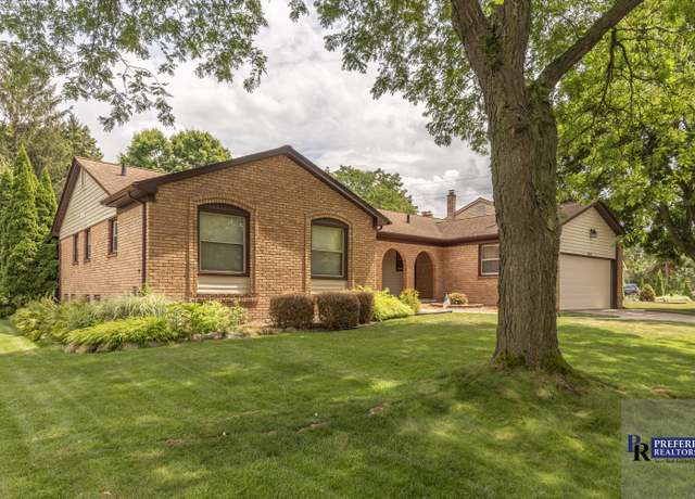 Property at 9650 Bobwhite Ct, Plymouth, MI 48170, 3 beds, 2.5 baths