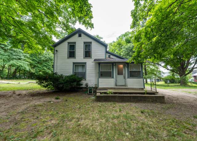 Property at 304 Hill St, Decatur, MI 49045, 3 beds, 1 bath