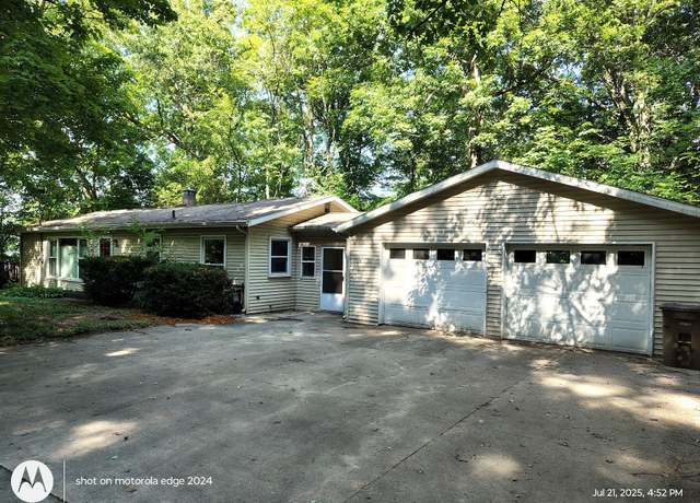 Property at 8446 Brower Ave NE, Rockford, MI 49341, 3 beds, 2 baths