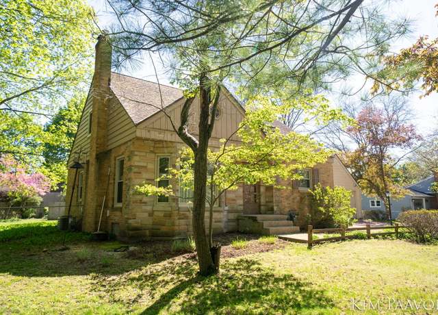 Property at 1462 32nd St SE, Grand Rapids, MI 49508, 3 beds, 2 baths