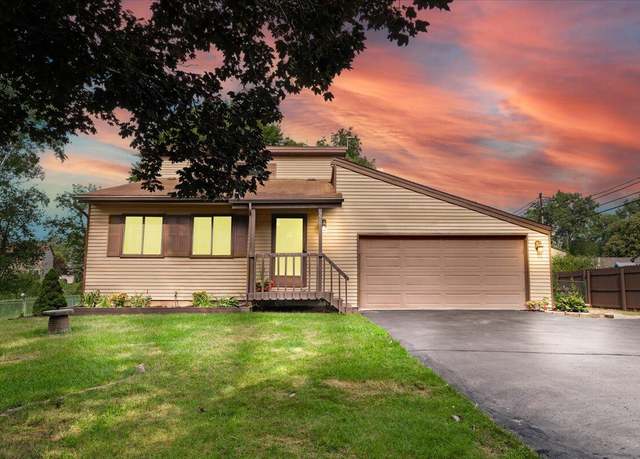 Property at 210 Lochaven Rd, Waterford, MI 48327, 3 beds, 1.5 baths