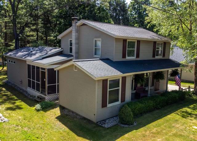 Property at 368 N Hancock St, Pentwater, MI 49449, 4 beds, 2.5 baths
