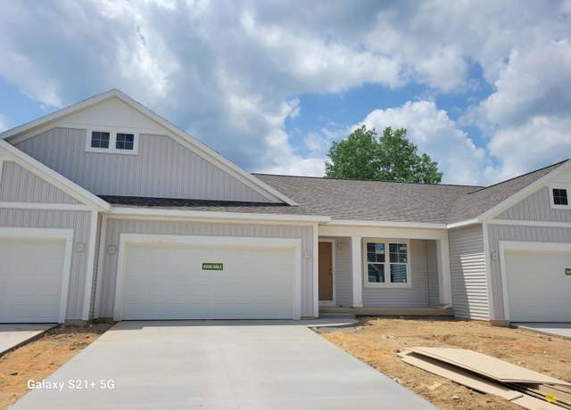 Property at 1535 N Village Cir, Kalamazoo, MI 49009, 2 beds, 2.5 baths